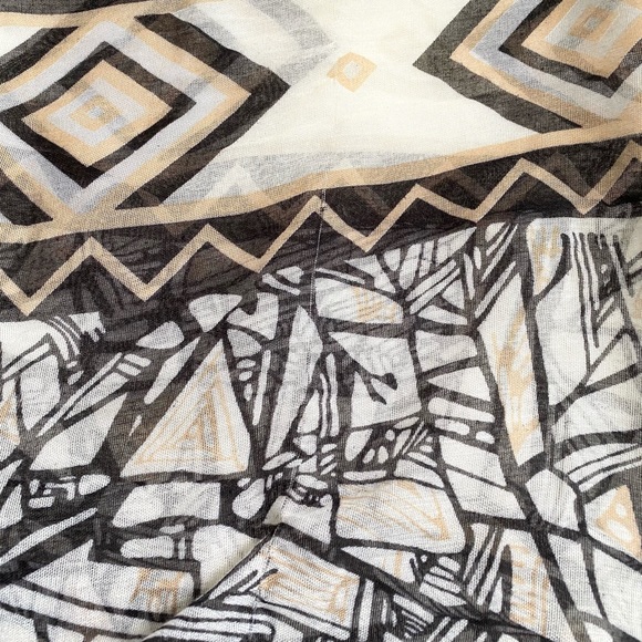 Loft Abstract Gauzy Scarf 🧣 Black and Peach - Picture 7 of 10